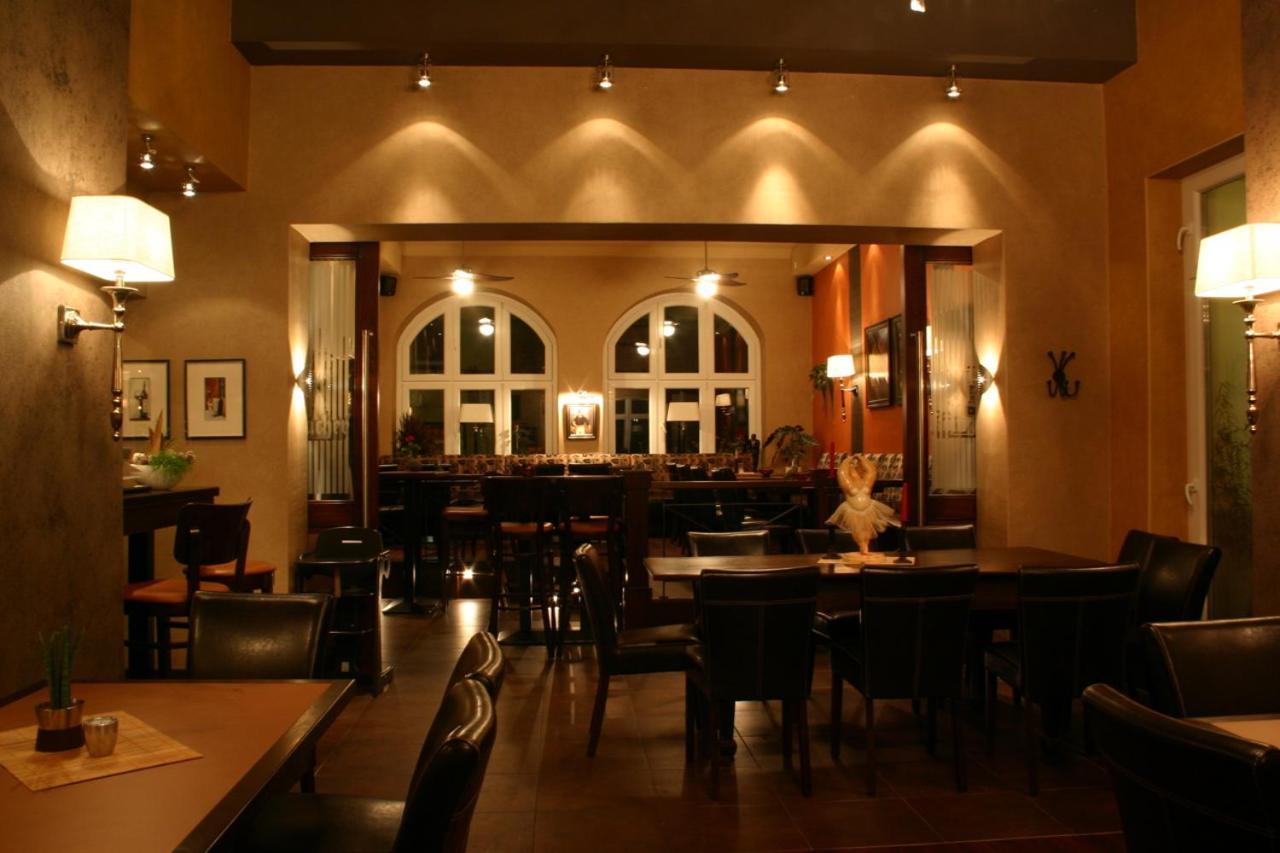 Hotel Restaurant Nassauer Loewen Buitenkant foto
